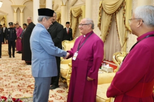 Bishop Dr. Mouneer with Mr. Wan Junaidi Tuanku Jaafar, Governor of Sarawak